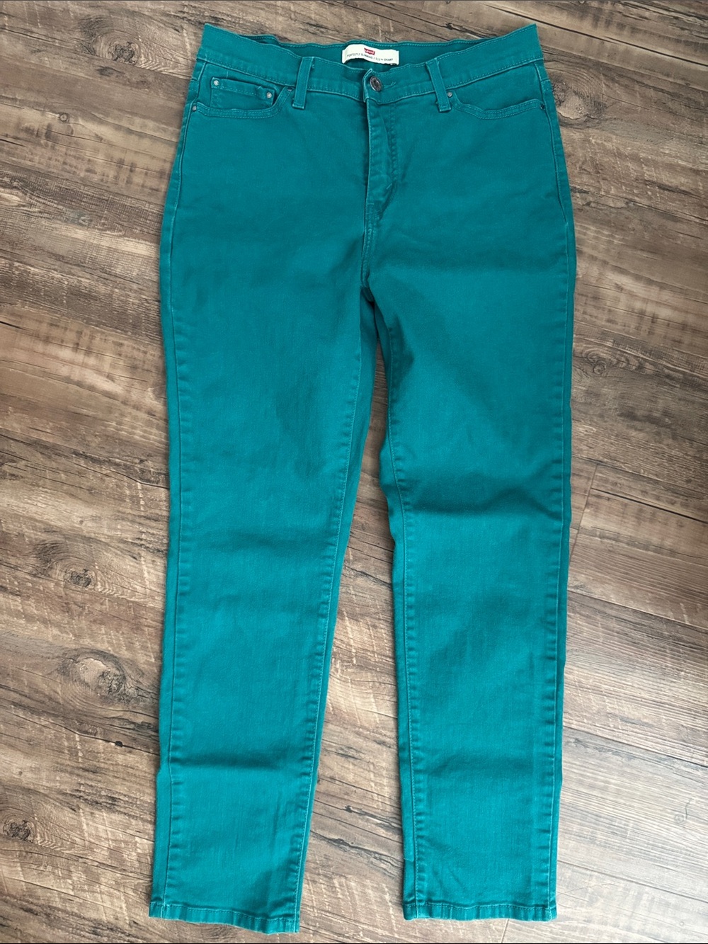 Levi's 512 Slimming / High Rise Skinny Jeans in Green, size 31